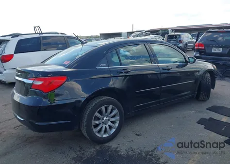 2013 Chrysler 200 Touring z USA, uszkodzony, nr VIN 1C3CCBBG1DN678635